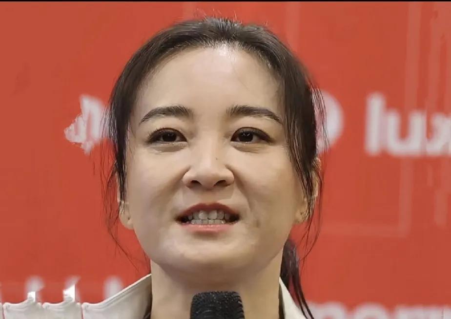 贾玲现状，真美。
已经完全适应瘦身状态了！