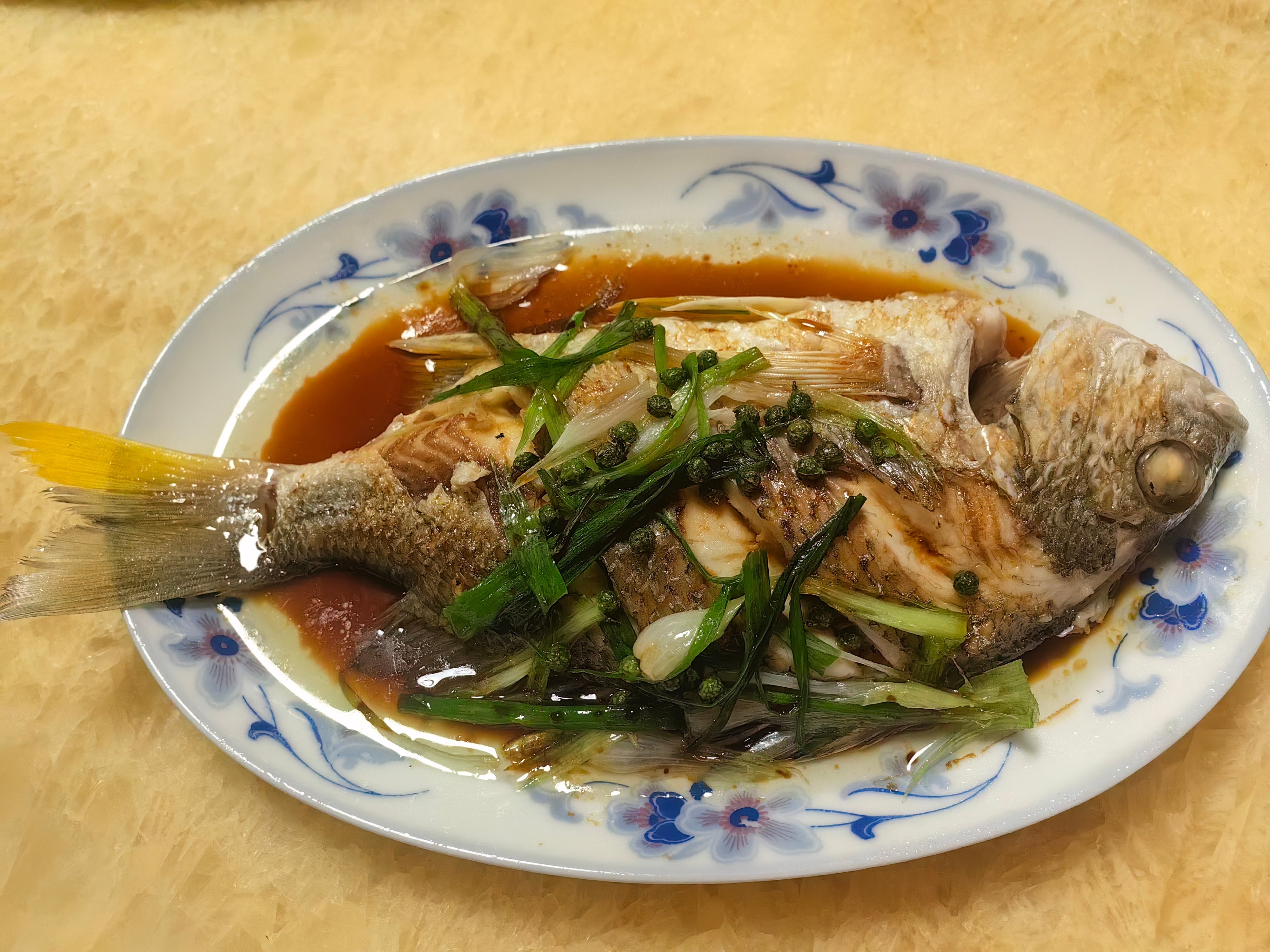 家常菜[超话] 红烧茄子，蒜泥白肉，清蒸黄刺鱼，鸭肉四物汤。 ​​​
