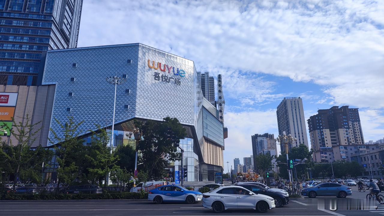 太原市万柏林区吾悦广场，位于漪汾街与千峰北路交汇处东南角‌。
2024年4月26