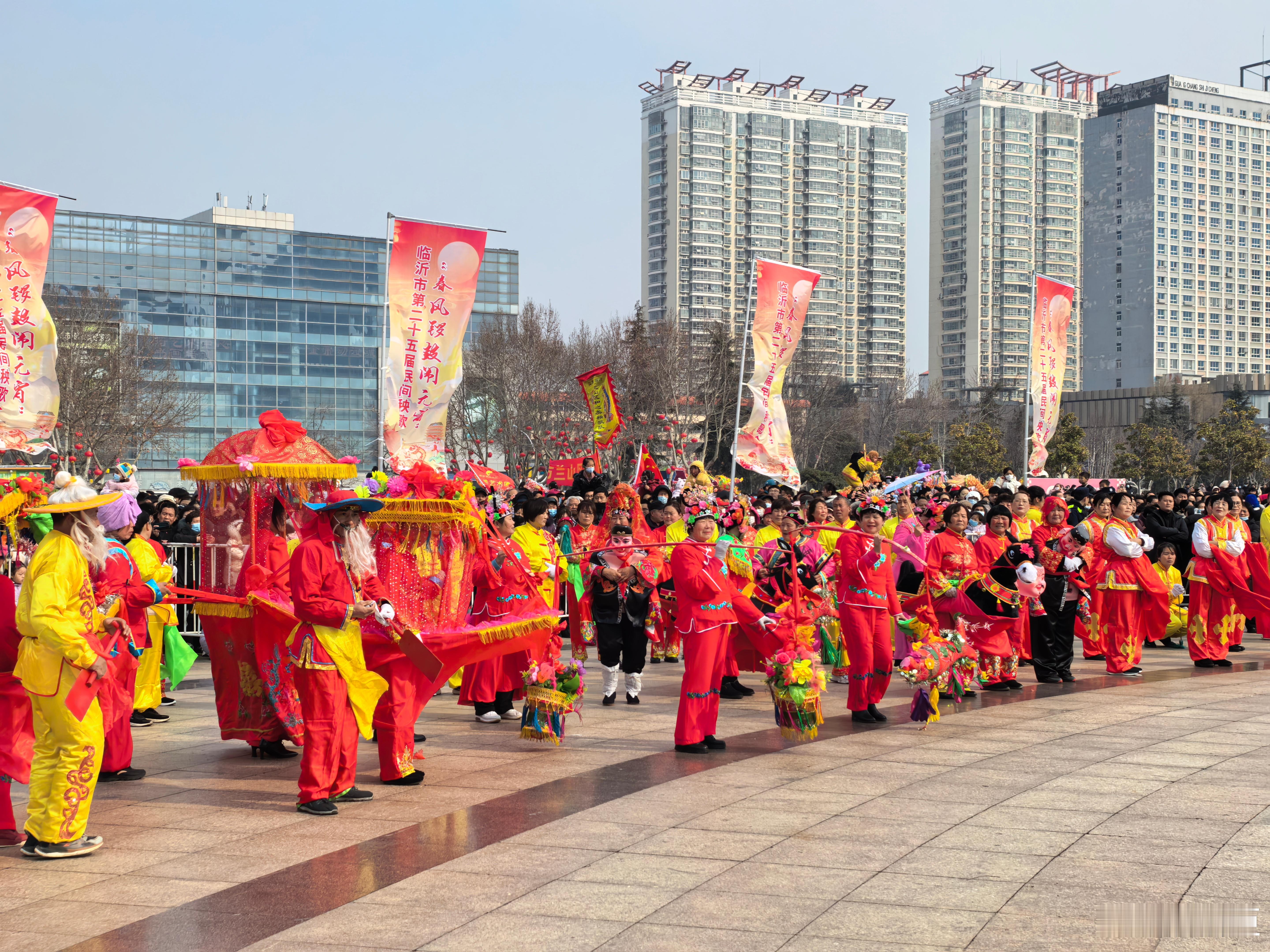 临沂民间秧歌会 秧歌欢腾，奏响沂蒙新春乐章！临沂市第二十五届民间秧歌会在元宵节热