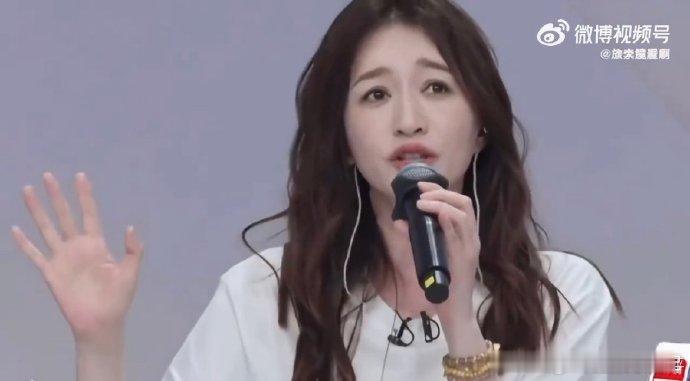 谢楠表情 母爱如山乘风2026谢楠的表情里满是温柔与力量，母爱如山，不喧哗却有力