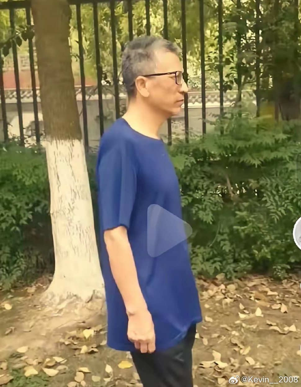 罗爸爸是不是也在思索未来的路该怎么走，好不容易看到的希望又灭了，那长长的文字基本