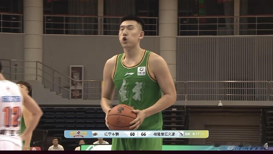 夏季联赛辽宁男篮4分优势战胜了福建男篮！都是练兵为主，，各队外援都没有来。主要锻