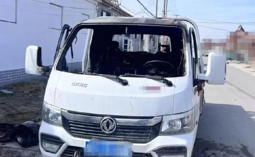 纵火犯，故意放火报复！大过年的，狗肚鸡肠，不好好过年，冤冤相报何时了，真是病的不