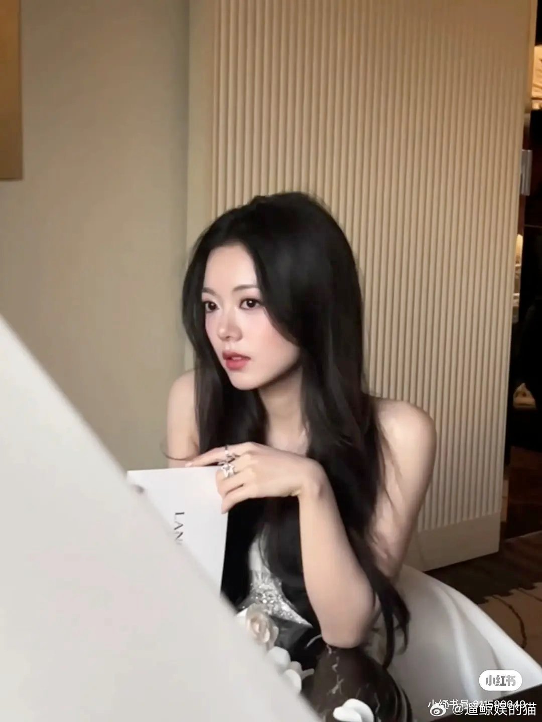 这是不是兰蔻被全网黑的那套妆造？这么看挺好看？没现场那么雷霆 