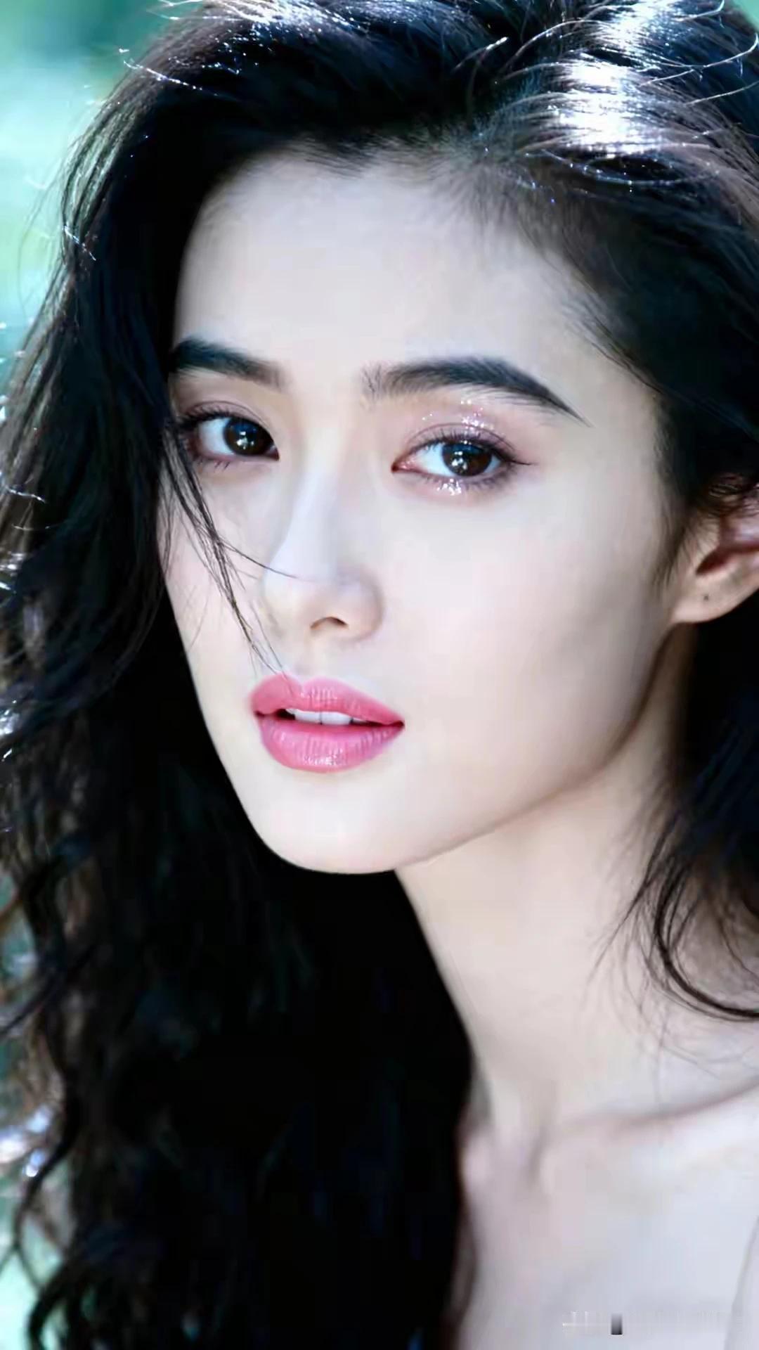 两情若是久长时，
又岂在朝朝暮暮。
灵魂相伴同频振 ，
但求心灵共相守。