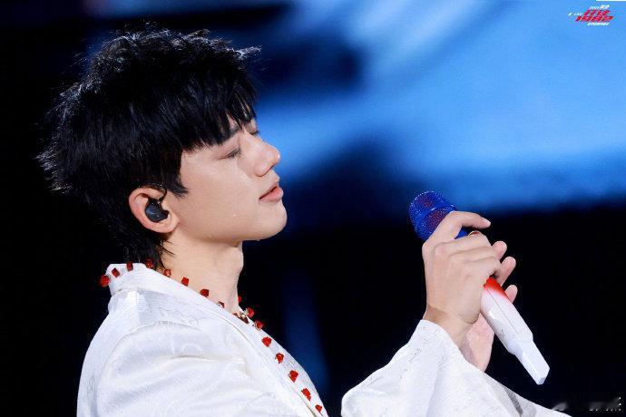 张杰歌迷会为四川一村庄出资修路 这份追星的爱太厚重！张杰歌迷会为四川村庄出资修路