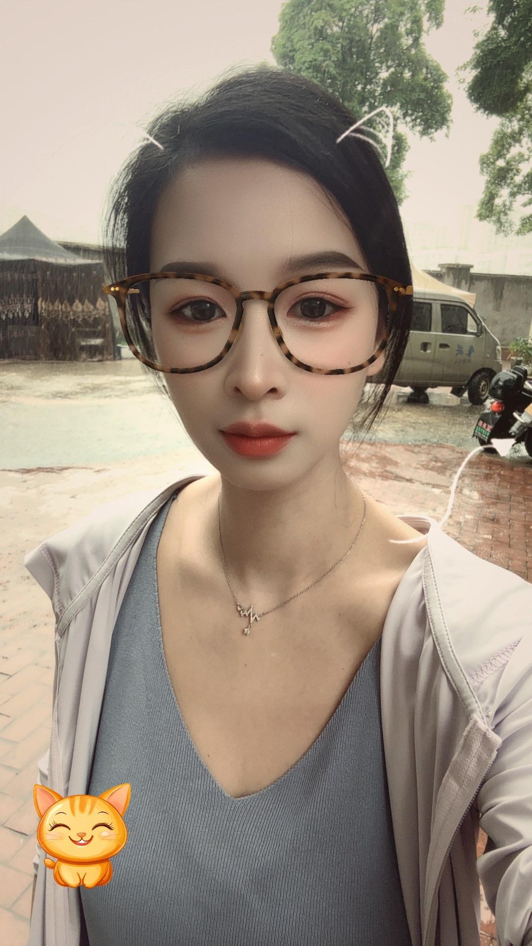 不管下雨天晴，只要你需要我，我都会第一时间出现，风雨无阻
