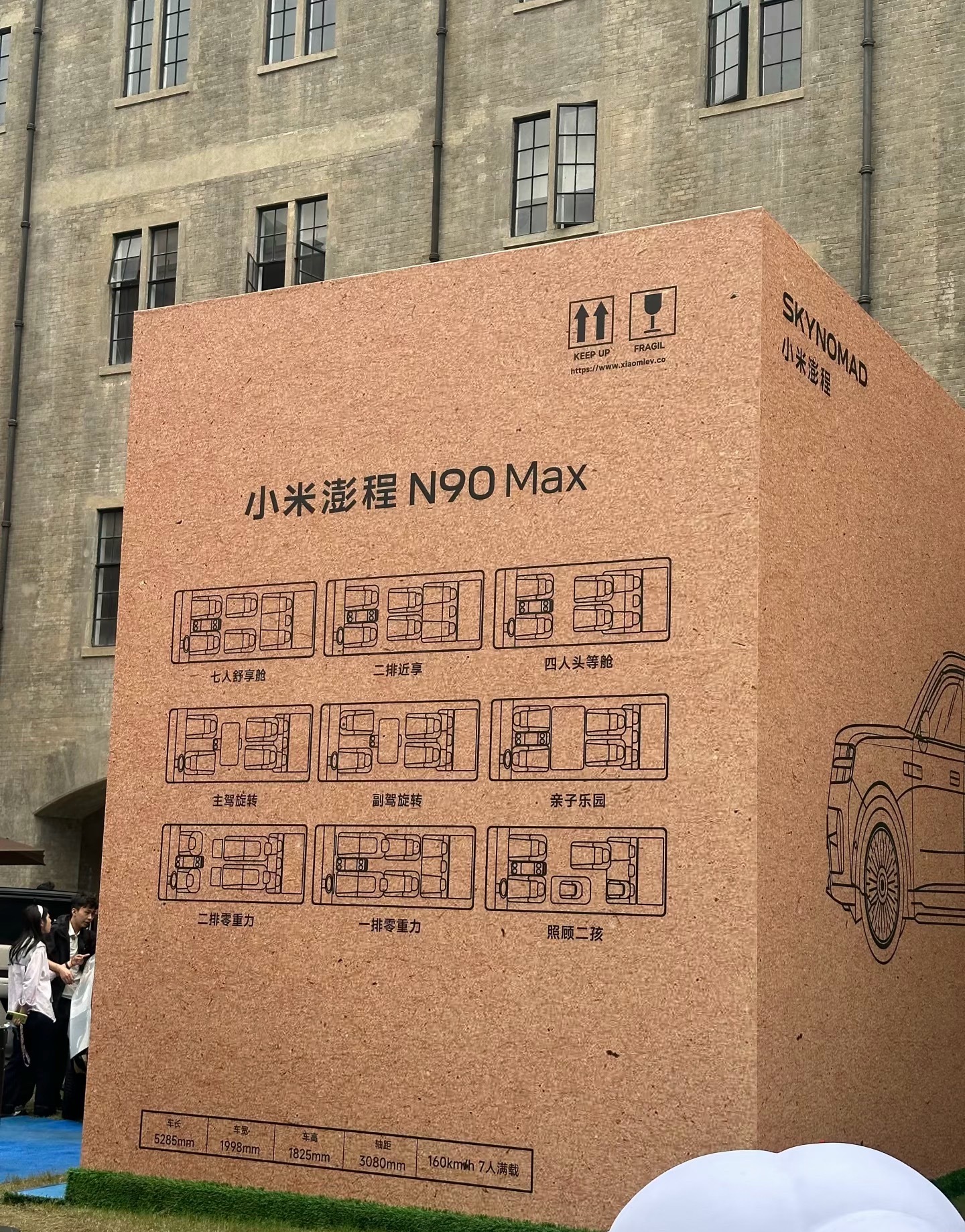 这几年在高速服务区，总能遇见不少银发退休族。他们卸下了日常琐碎，通过自驾旅行重启