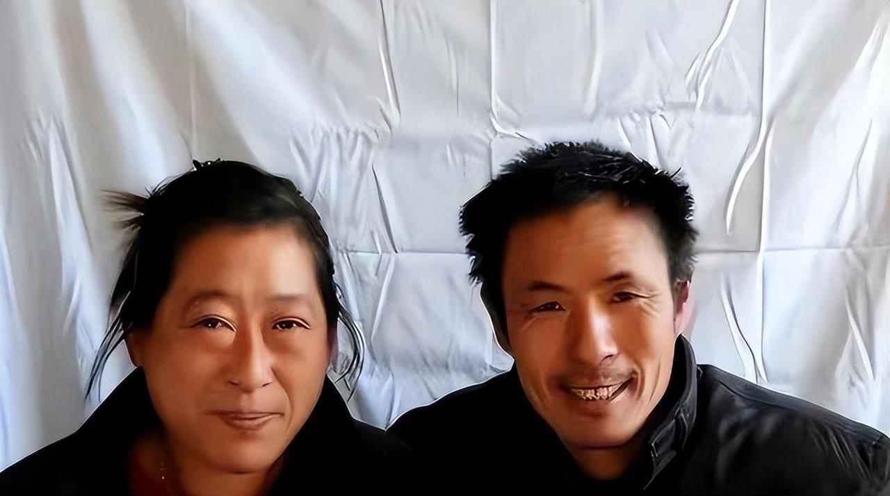 在大学的时候，冯细安一直都很努力，甚至还找了一个漂亮的女朋友，这让他很是感动。
