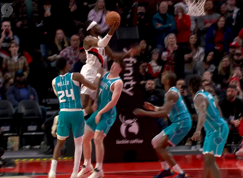 最大领先19分，下半场三分球回调越投越铁，关键时刻粗糙，格林特进攻犯规，边线球失