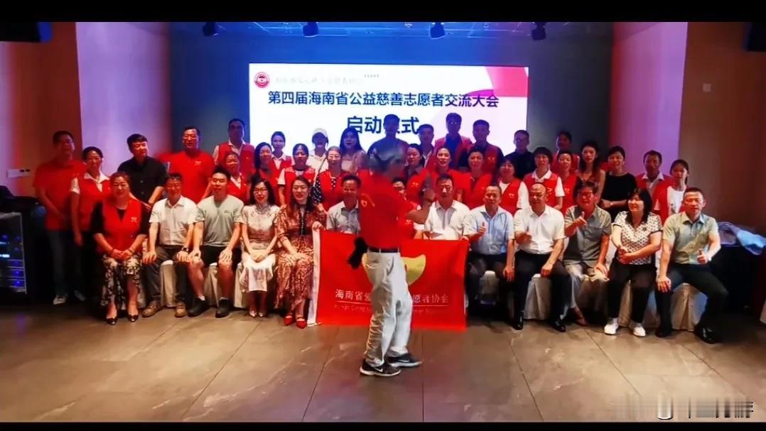 省志活动，外人莫看
只有言午大叔才能走动，后排的群众请不要随意拍照录像，也不要采