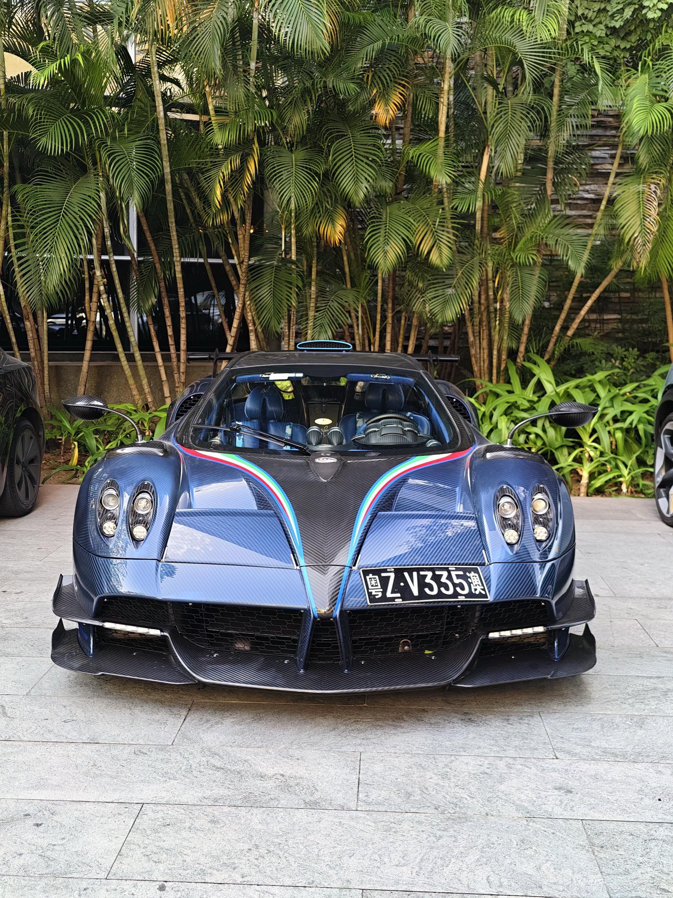蓝碳Huayra Roadster BC