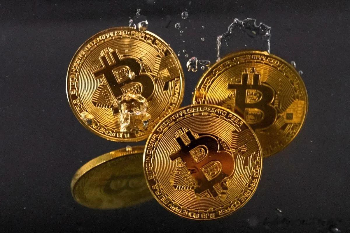 伦敦，4月24日（路透社）-渣打银行（STAN.L）周一表示，到2024年底，顶