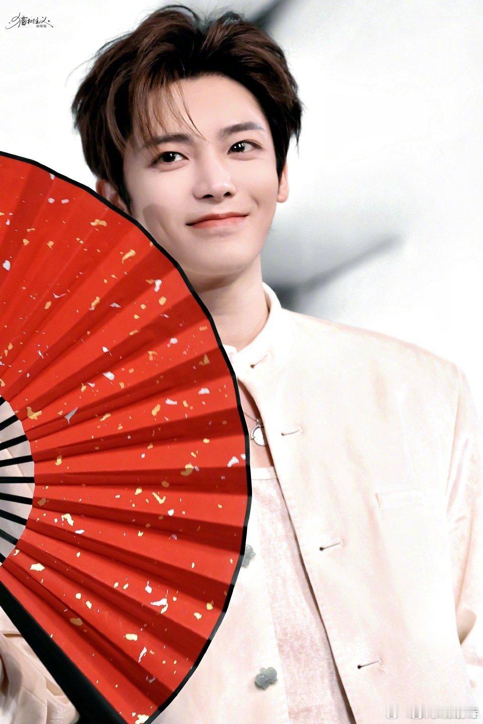 侯明昊被做局了你就眨眨眼侯明昊顶着纯爱的脸尽干going人的事 他的表演让人相信