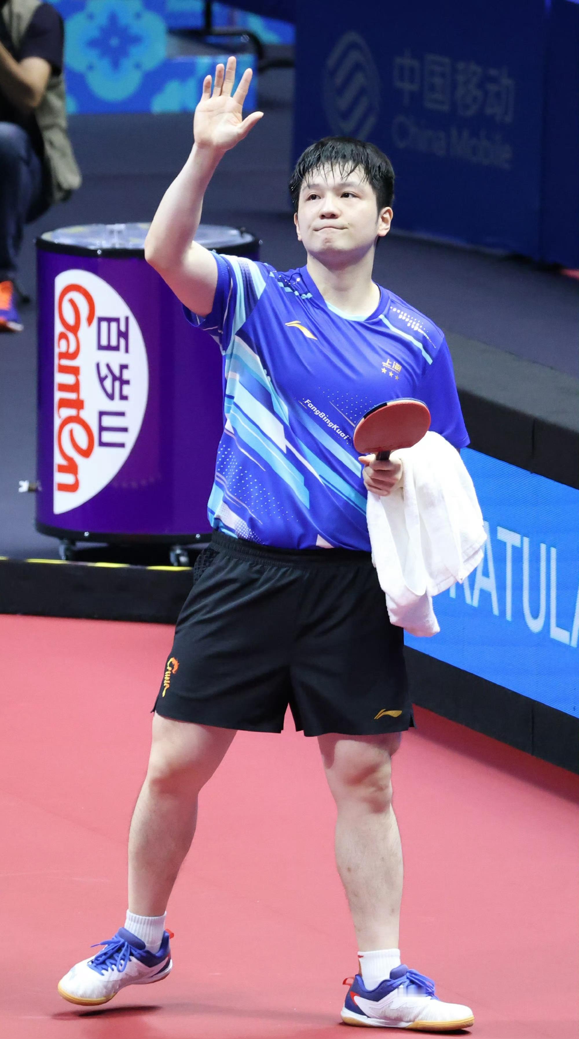他 谦逊认可对手，直言“王楚钦是国乒绝对领军人物”，还时刻保持清醒，坦言要专注后