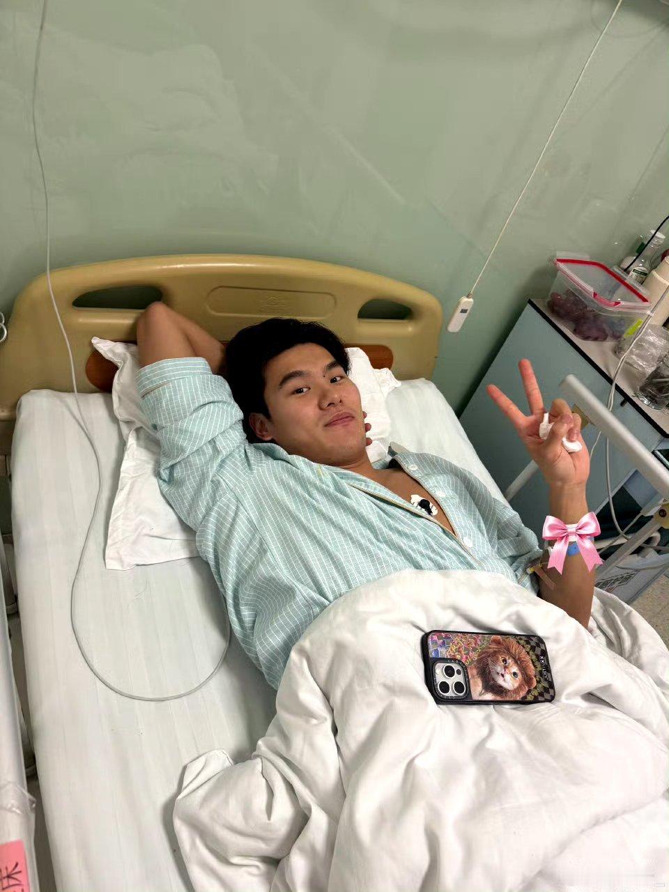 王长浩这句“我已出舱 感觉良好”太有画面感了，像从太空回来一样，轻松幽默。最近没