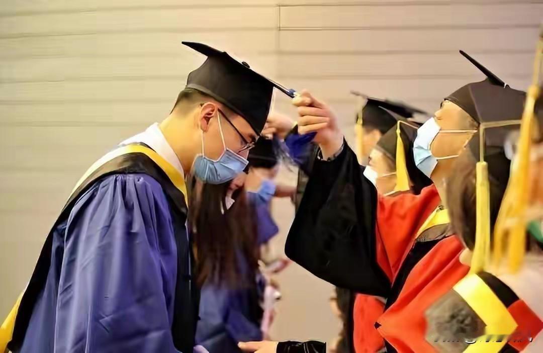 越是儿女学历高的家庭，反而越容易“断香火”
 
发现一个奇怪的现象：越是儿女学历