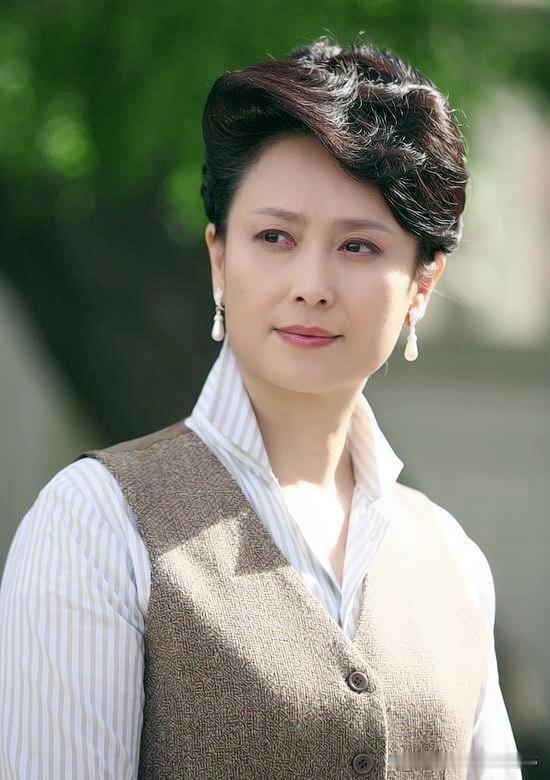 90年代第一气质美女，今日一见，果真是名不虚传。她是电视剧《野鸭子2》周丽琴的扮