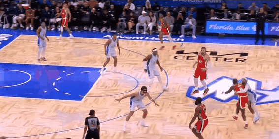 科林斯就该这样打！哈登助攻科林斯隔扣祖巴茨，这球真漂亮


哈登和祖巴茨完成挡拆