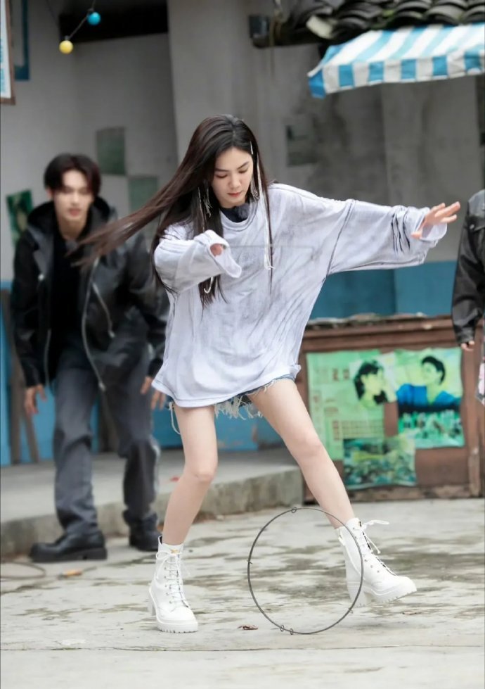 SHE陈嘉桦用时间证明了自己才是身材最好的那个人！ 