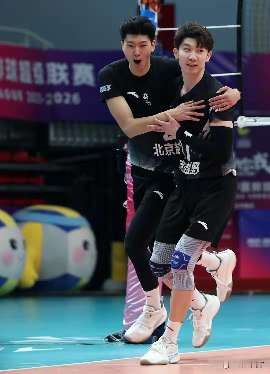 昨天进行的男排超级联赛A级第五轮，北京队主场3-0战胜广东队，取得三连胜的同时，