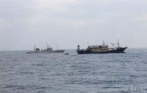 日本当局再次扣押中国大陆渔船 东海海域又生事端，日方在长崎外海强行扣押载有11名