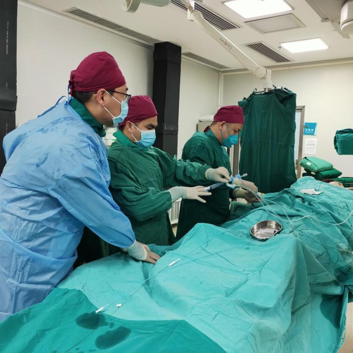 “长途坐车要当心！”广西，6旬大妈大年初六返程务工，碰到堵车，一连坐了16、7个