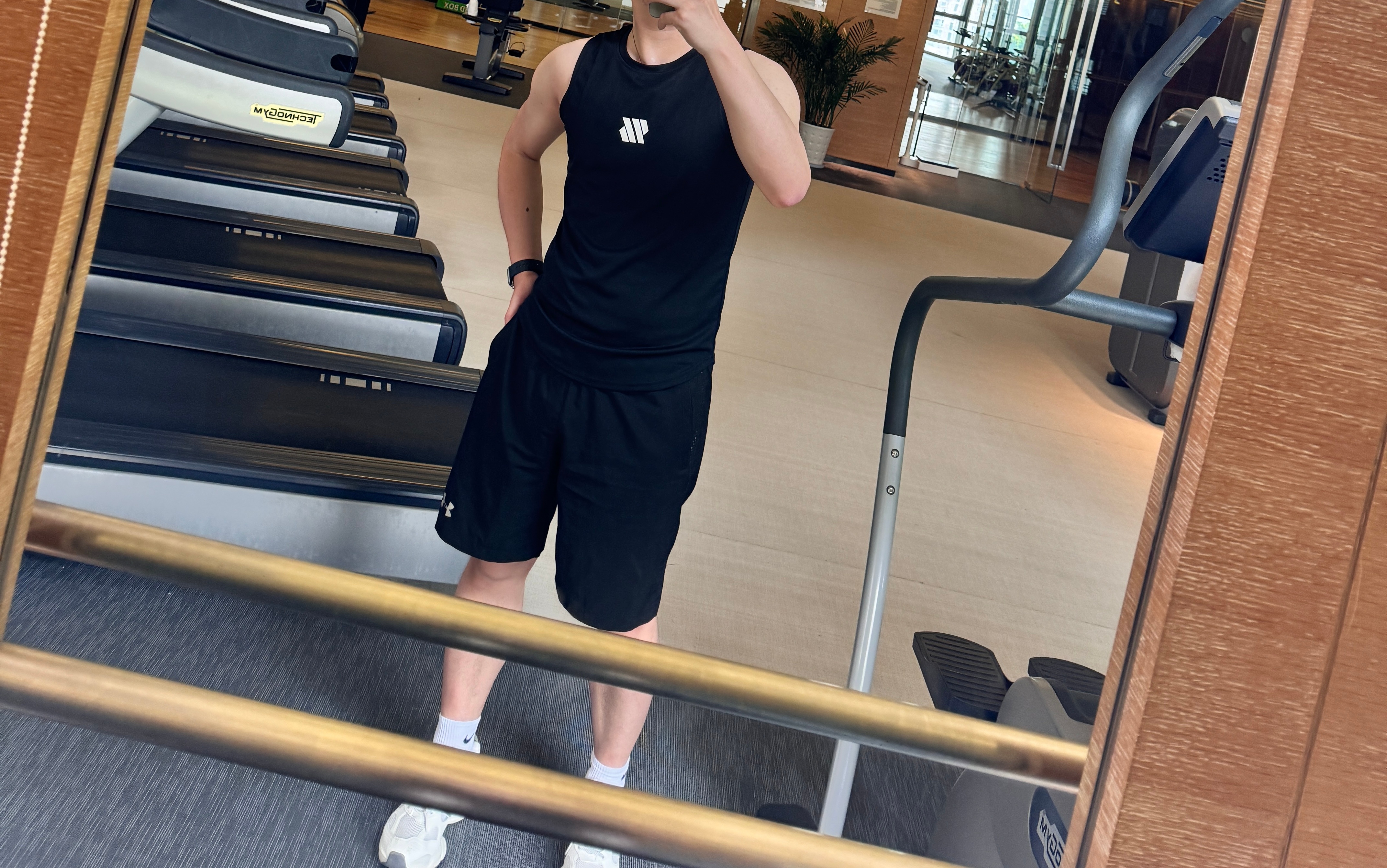 凌晨给我冻醒了，早起刮大风，没体验过这时候的金秋北京。 ​​​