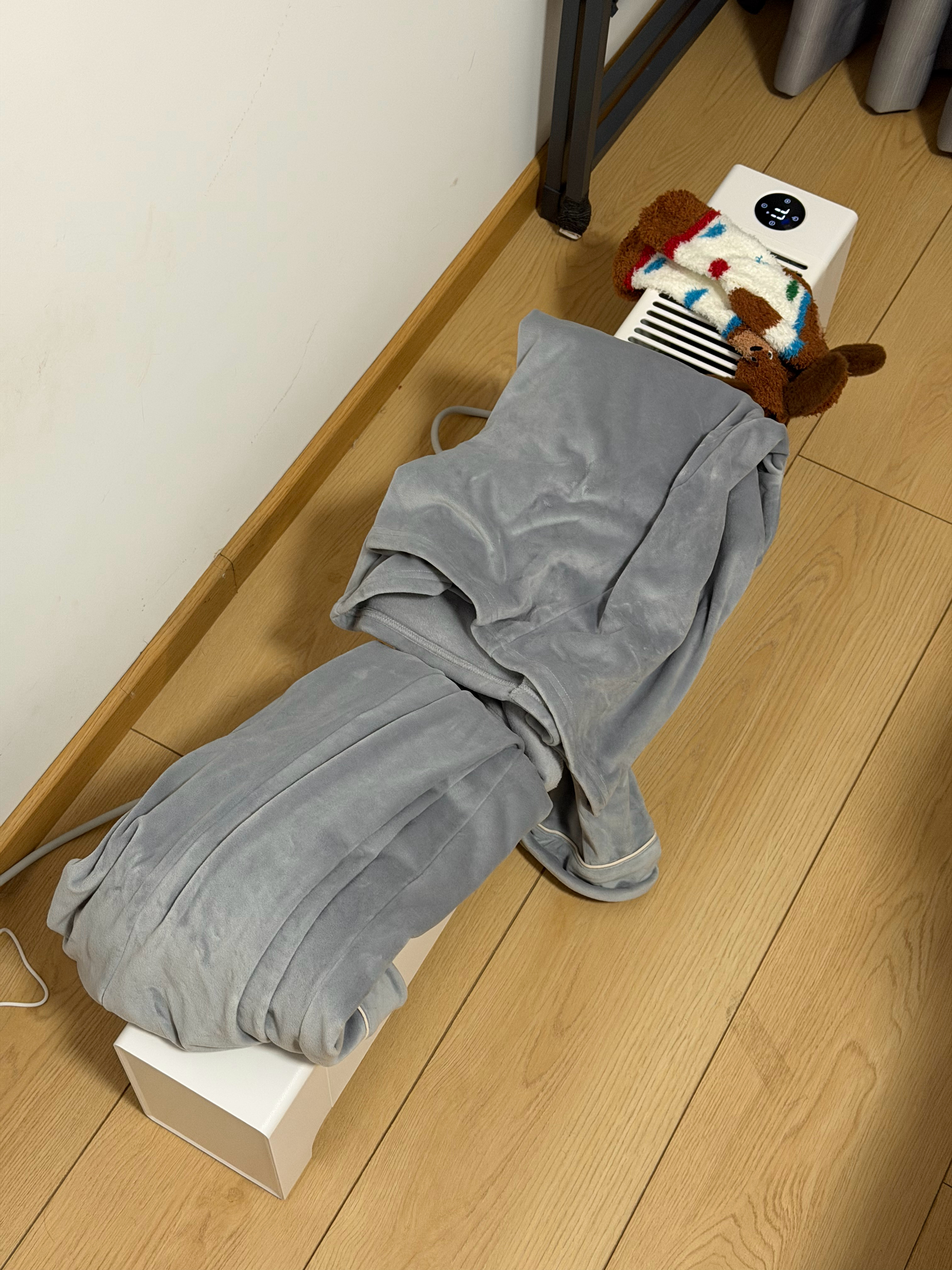 我女朋友每天都会在我到家前，把我的睡衣放在电暖气上[抱一抱][抱一抱]这样我到家