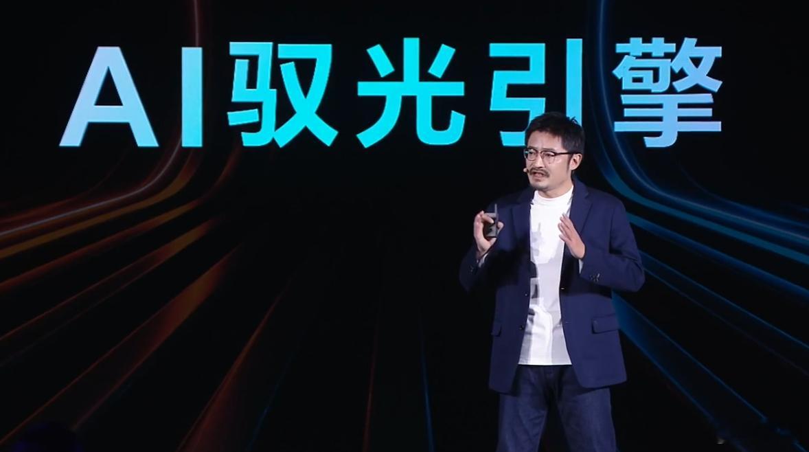 荣耀AI驭光引擎赋能荣耀Magic7系列，实现全面升级，端侧AI RAW大模型和