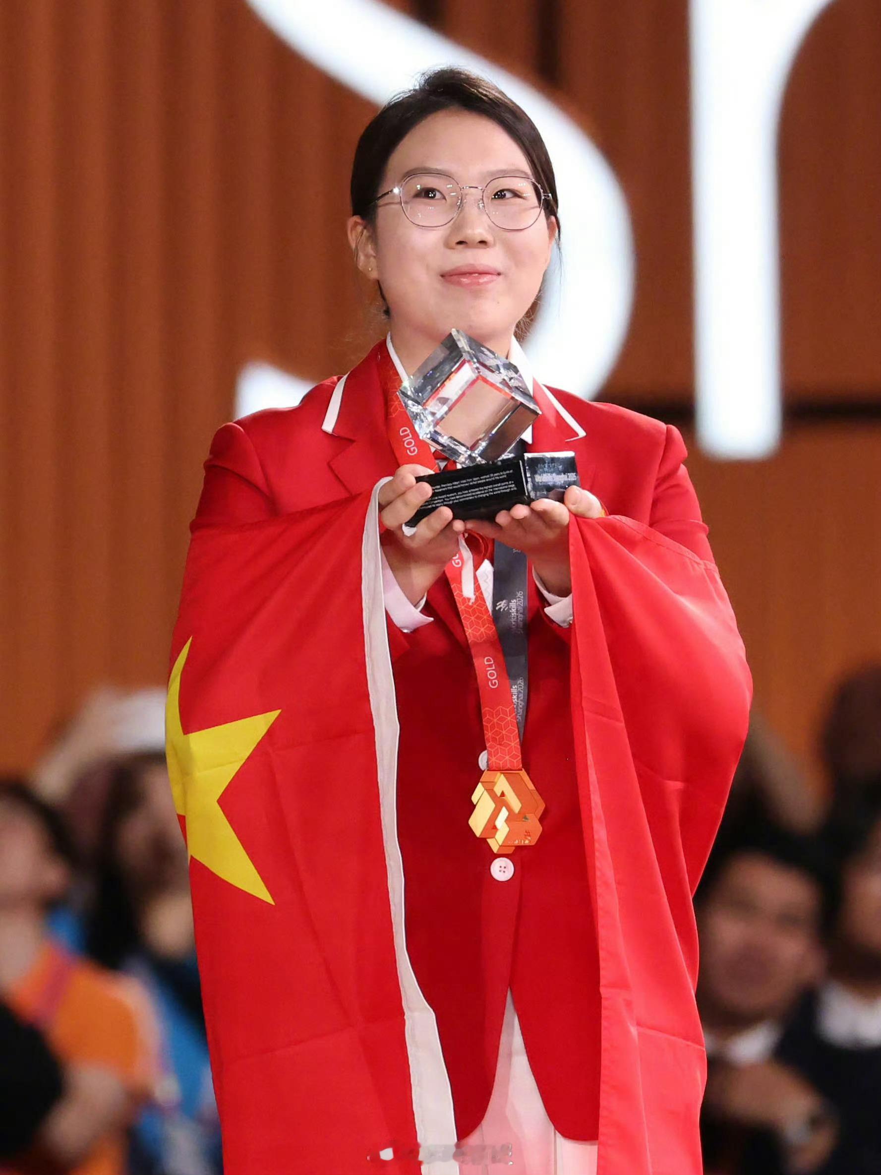 【祝贺！咱家姑娘获世赛冠军中的冠军】何晓嫚获世赛大奖 9月27日晚，2026世界