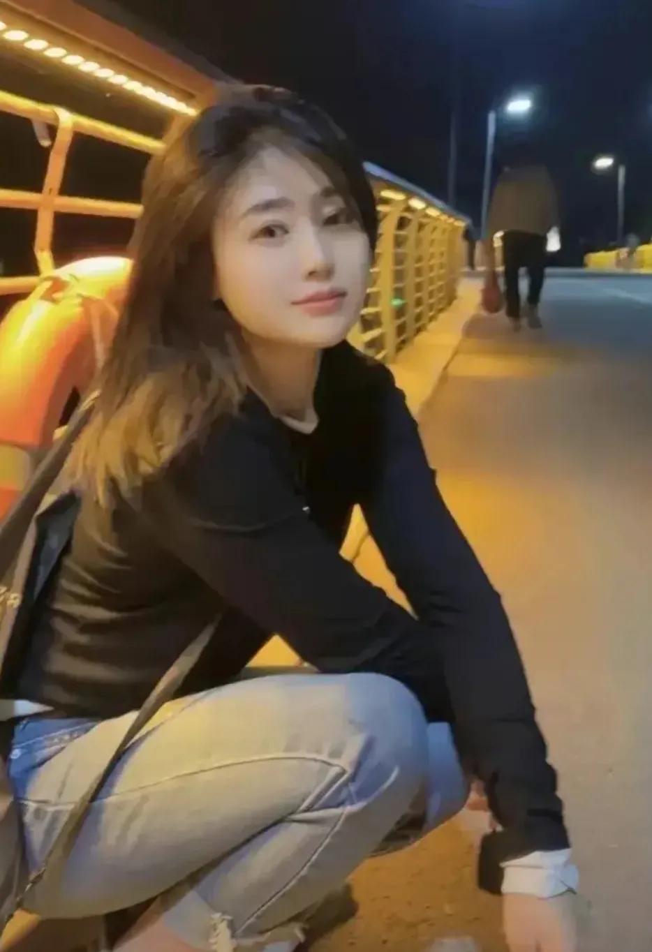 林晓梦是一位普通的白领。她温柔善良，内心深处藏着一个公主梦。在林晓梦的世界里，她