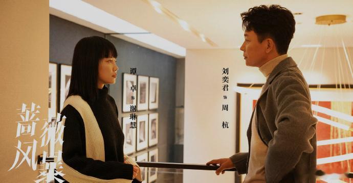 谭卓在宫外孕对峙戏中的演技堪称精湛，她的每一个动作和神态都精准传达了角色内心。痛