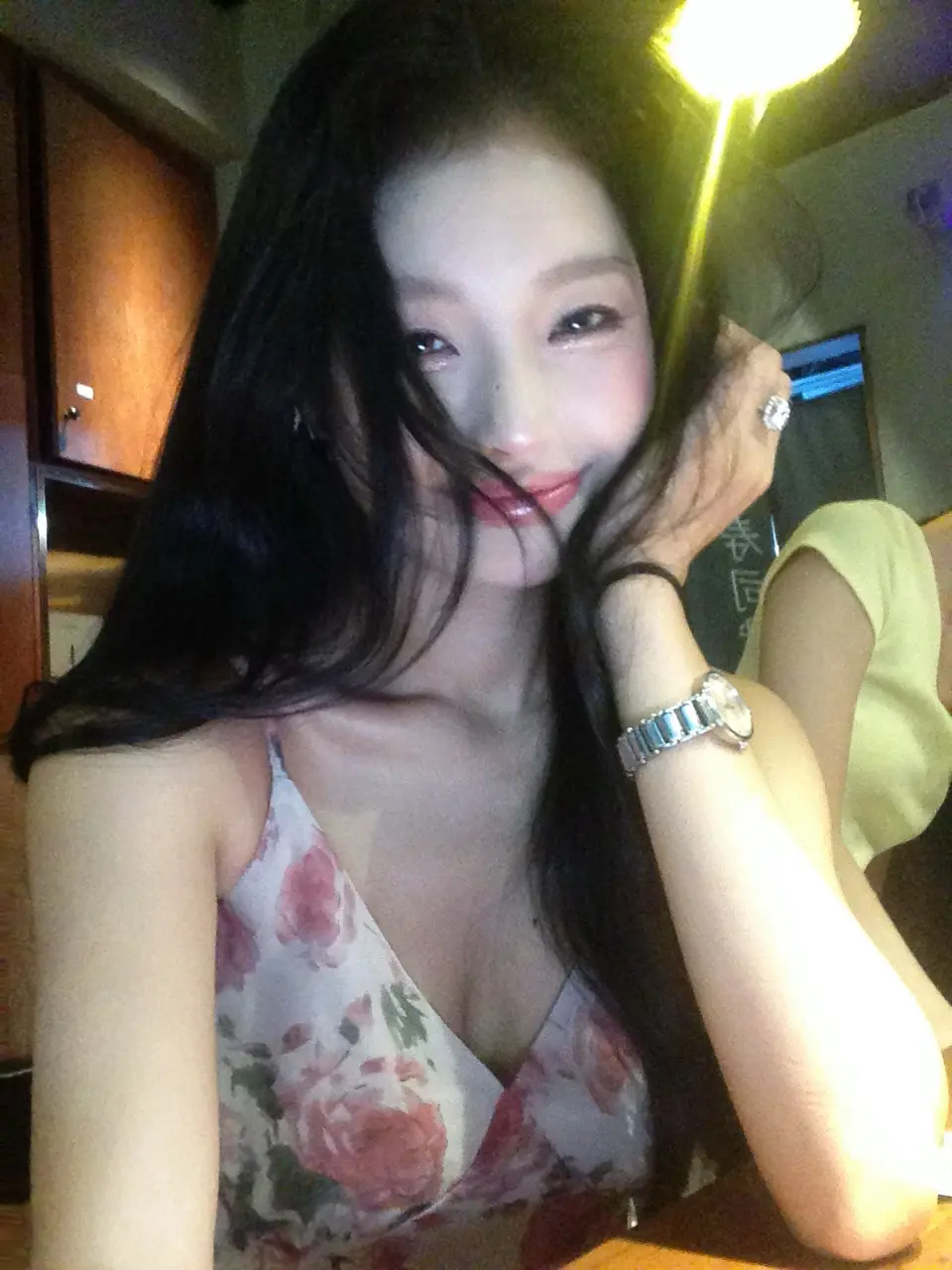 分开这么久了 衣服上居然还留着你淡淡的味道 此题无解