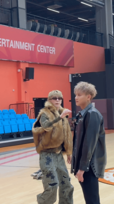 范丞丞在黄子韬面前装了把大的被范丞丞的三分球帅到了 范丞丞的三分球，让黄子韬目瞪