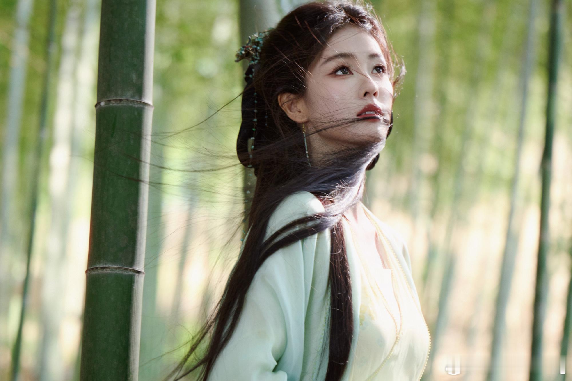 白鹿开口梦回临江仙白鹿这组图真好看啊…听了一下彩排，鹿姐唱歌虽然不是强项，但是美