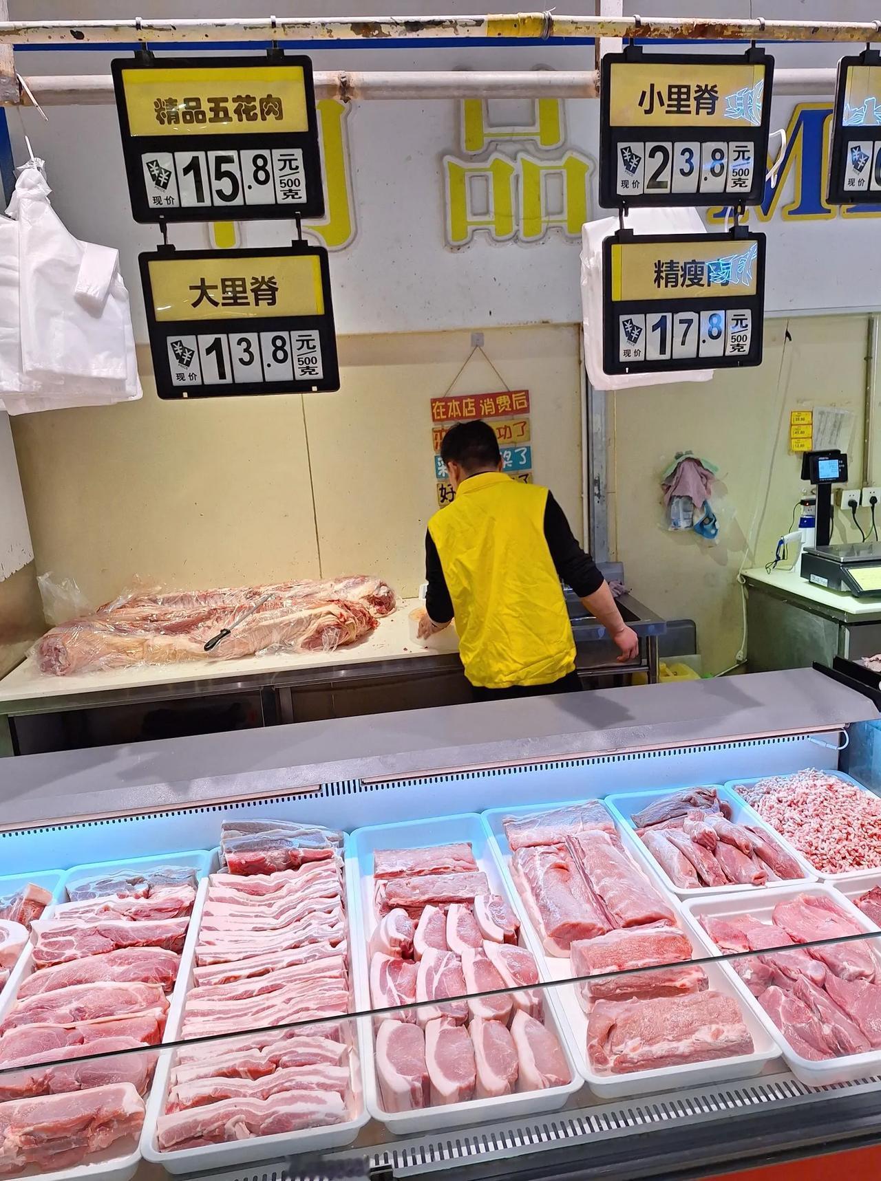 家门口的陕埠超市，猪肉是这样的价格
西安紫薇田园都市家门口的陕埠超市，4月8日早
