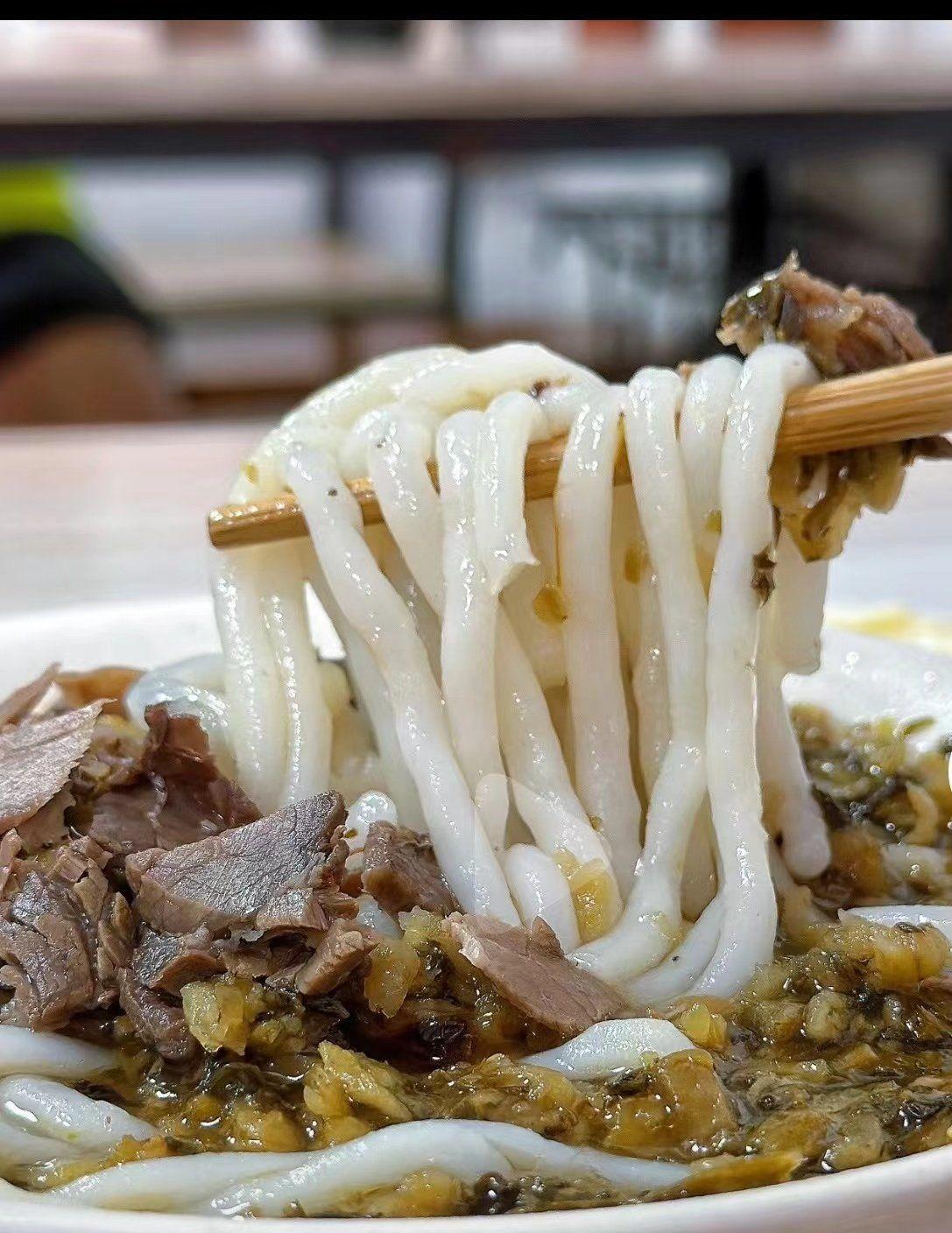 福建旅游，宁德美味早餐打卡攻略！
宁德早餐推荐：
1、牛肉水粉、福鼎肉片、锅边糊