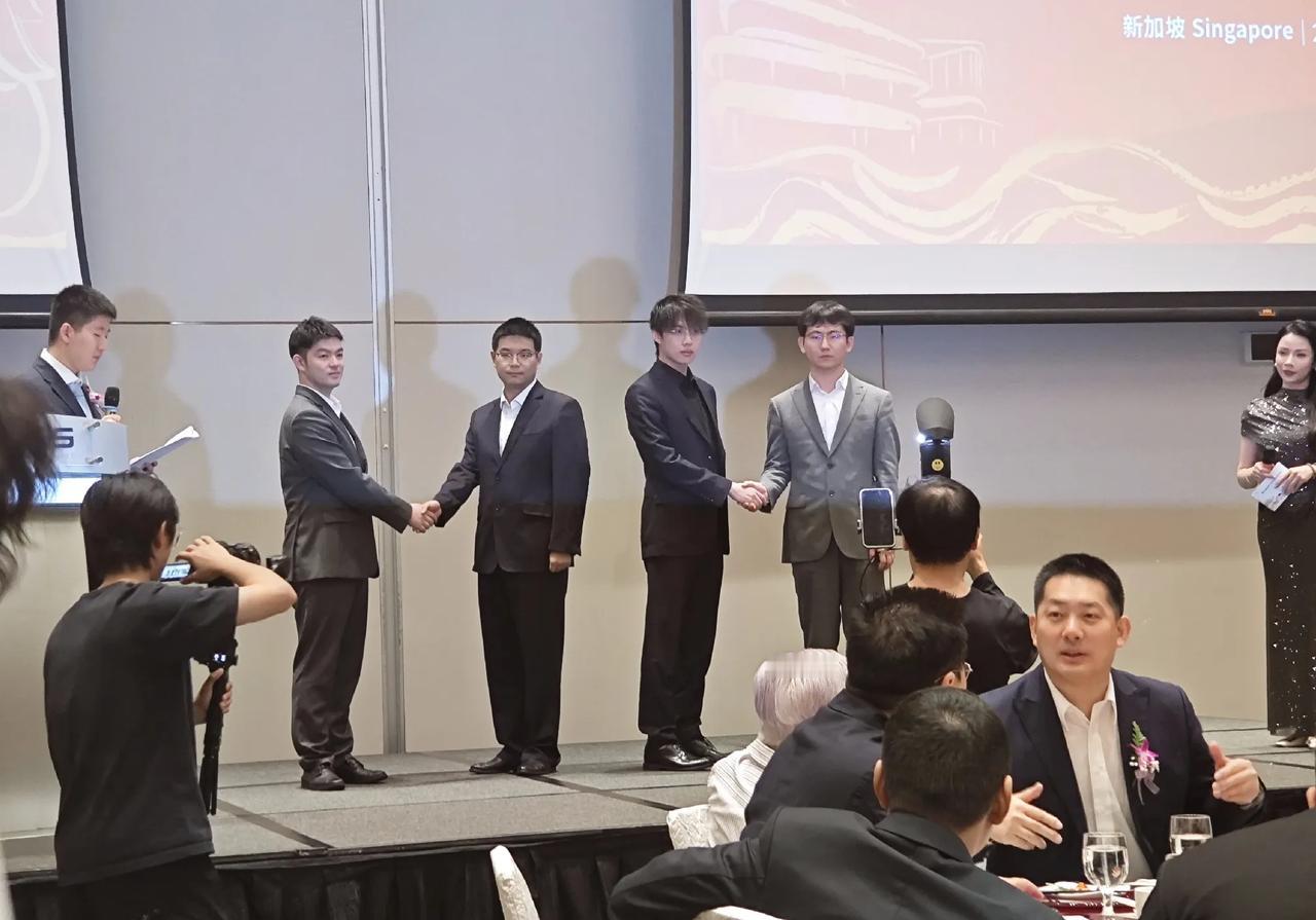 倡棋杯~轩工连笑能复仇？


第19届倡棋杯中国职业围棋锦标赛的半决赛7月28日