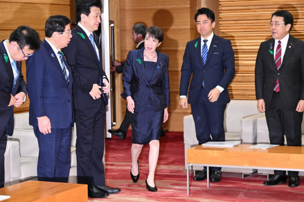 【高市内阁取消防卫装备转移三原则的“5种类型”限制，武器出口放宽至可出口战斗机、