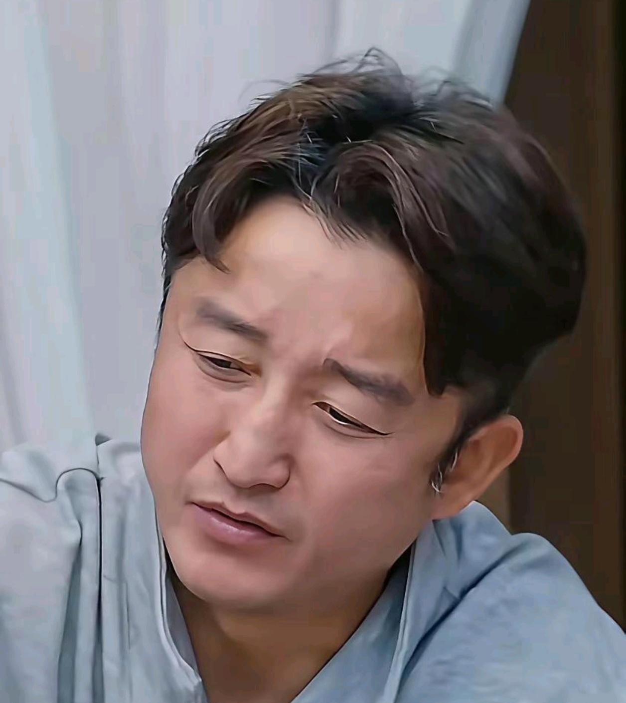 张泉灵问冉莹颖：等债还完了，经济宽裕了，你还会想离婚吗？
冉莹颖闻言愣了一下，想