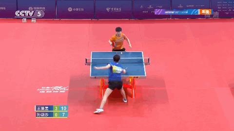 王曼昱获体育道德风尚奖连拿两届全运会女单冠军王曼昱值得