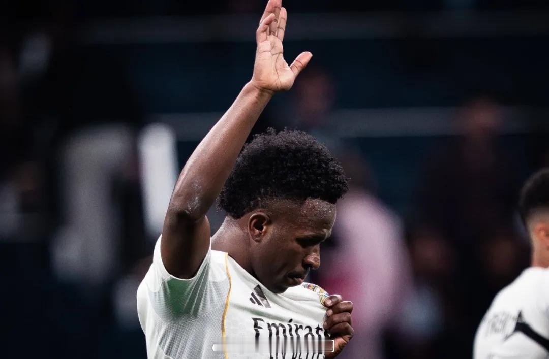 德国天空体育消息，皇马已经在和维尼修斯的续约谈判中就一份长期合同达成了原则性协议