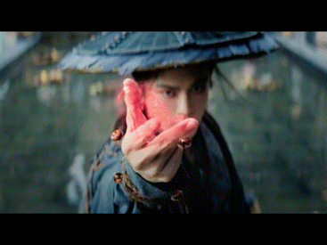 曾舜晞谁家好妖用佛珠当武器曾舜晞月鳞绮纪1v7 别人演妖走魅惑挂，曾舜晞走清冷武