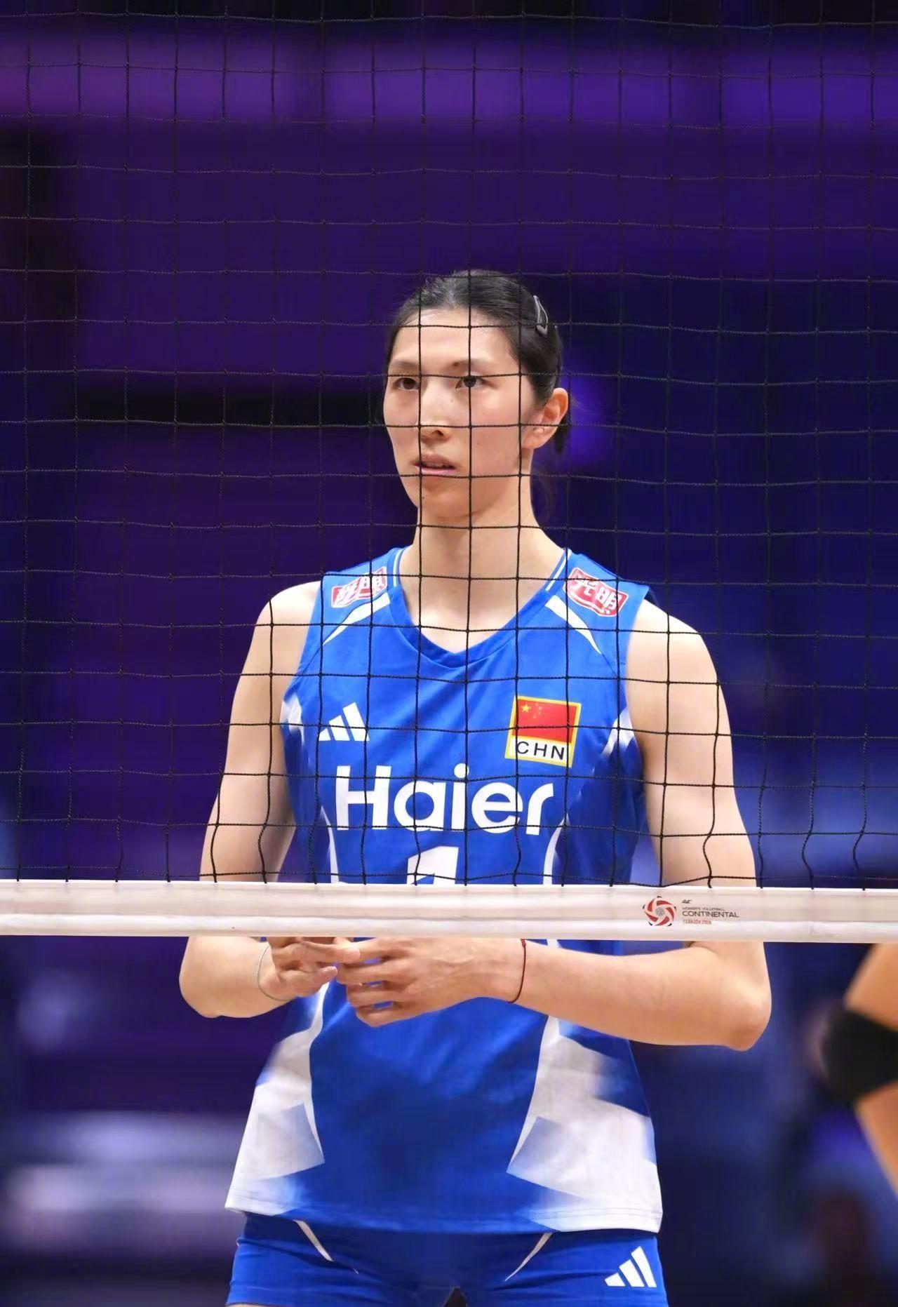 中国女排第三局打了泰国一个25:11
亚运会半决赛中国女排vs泰国
中国女排大比
