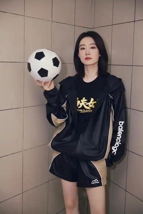 《你好，李焕英》豆瓣评分7.7分，票房54.13亿元
《热辣滚烫》豆瓣评分7.5
