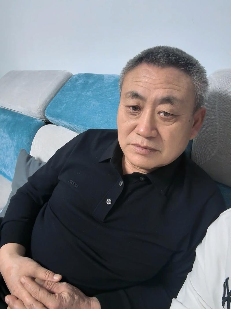 第一次听到一个父亲这样的话：
我疼女儿，可不喜欢女儿的孩子。我什么都舍得给女儿吃