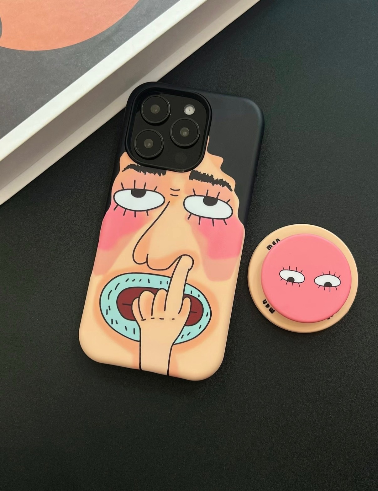 手机拼性能、拼性价比，谁好谁值多少一目了然，利润早被同行卷到低的不行了但手机壳完