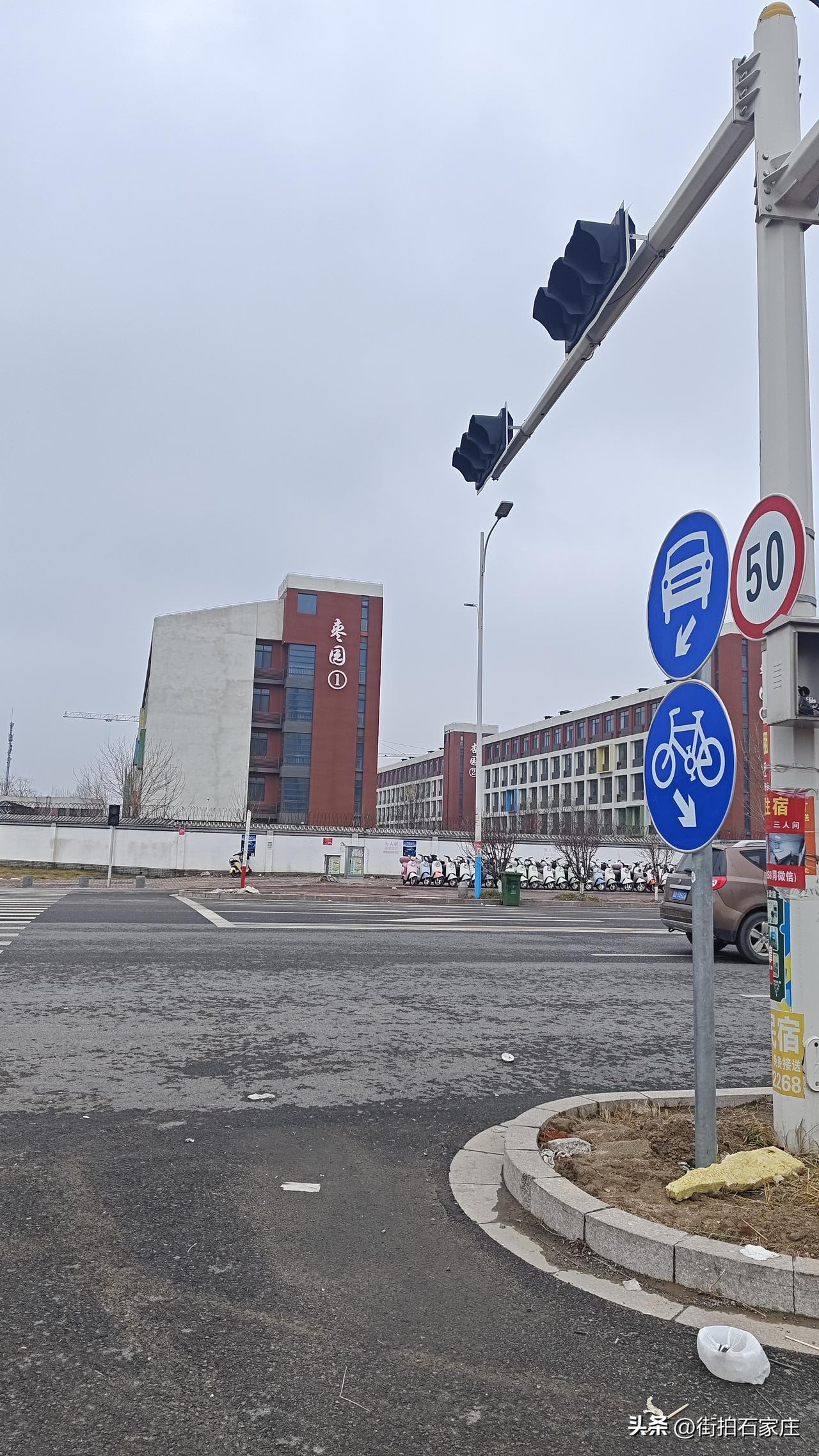 石家庄正定高校区，太偏了，出了学校门口，就是麦子地！
前几年把学校都搬出去二环，